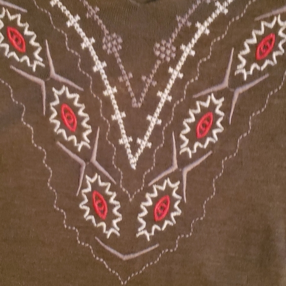 Embroidered boho style top - Picture 2 of 5